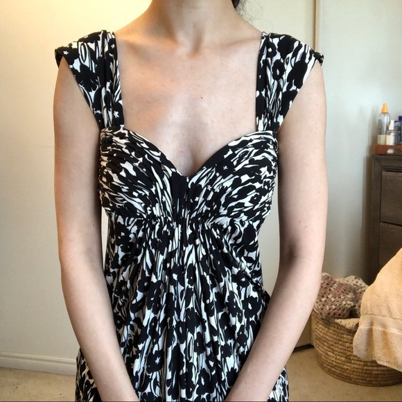 BCBGMAXAZRIA pattern, heart neckline Dress - Picture 3 of 7